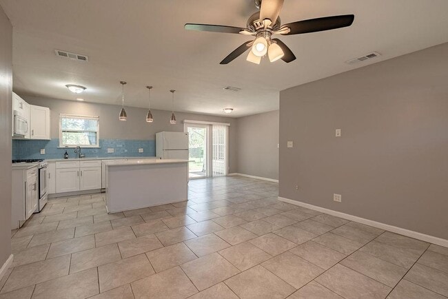 Building Photo - 310 E Grady Dr