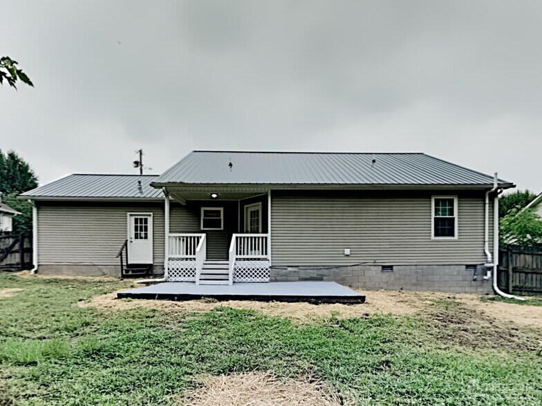 Building Photo - 712 Paige Ct