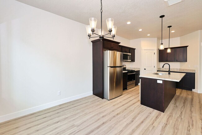 Building Photo - 1377 N Sage Dr