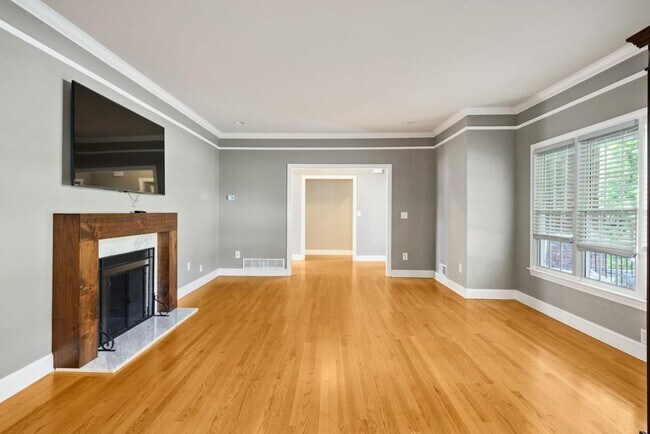 Building Photo - 4878 Long Island Dr NE