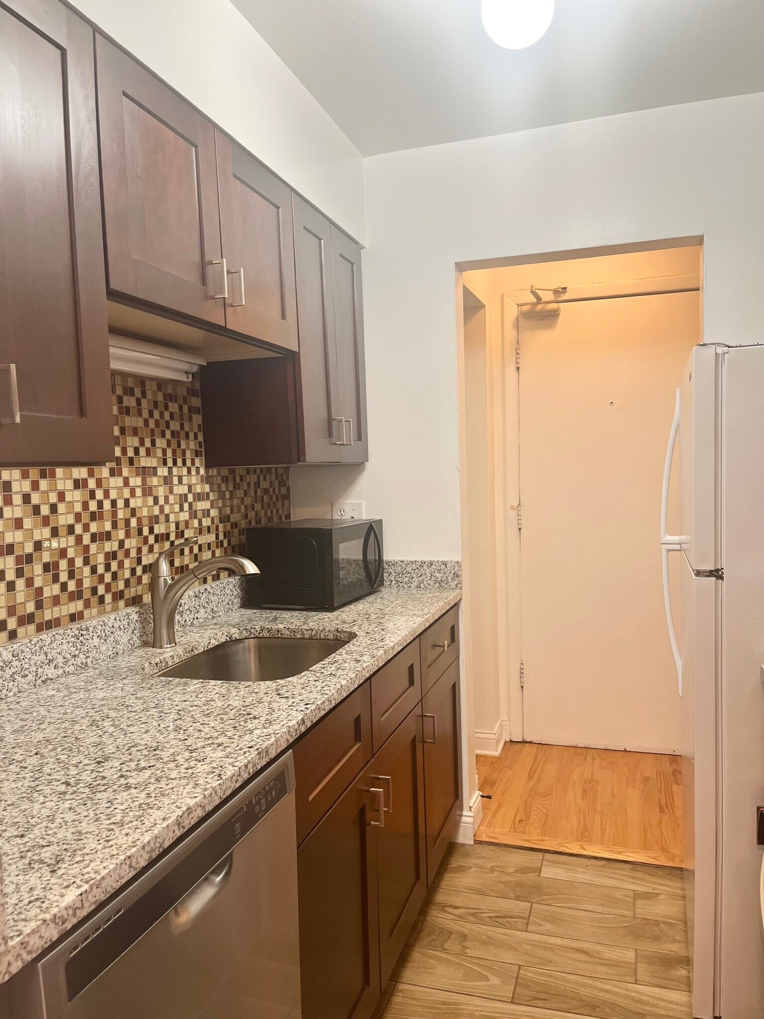 Building Photo - 3732 N Pine Grove Ave