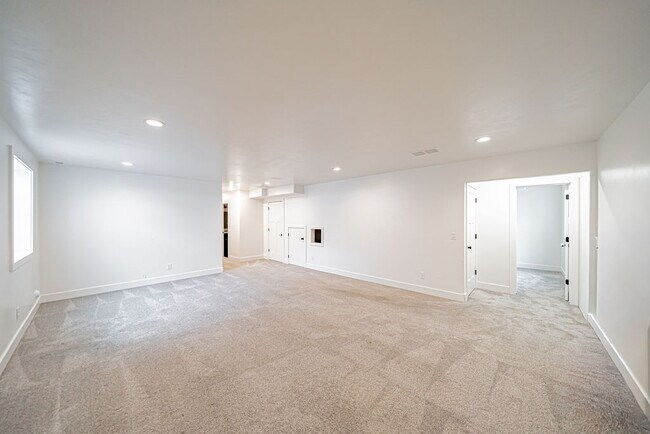 Building Photo - Harlow