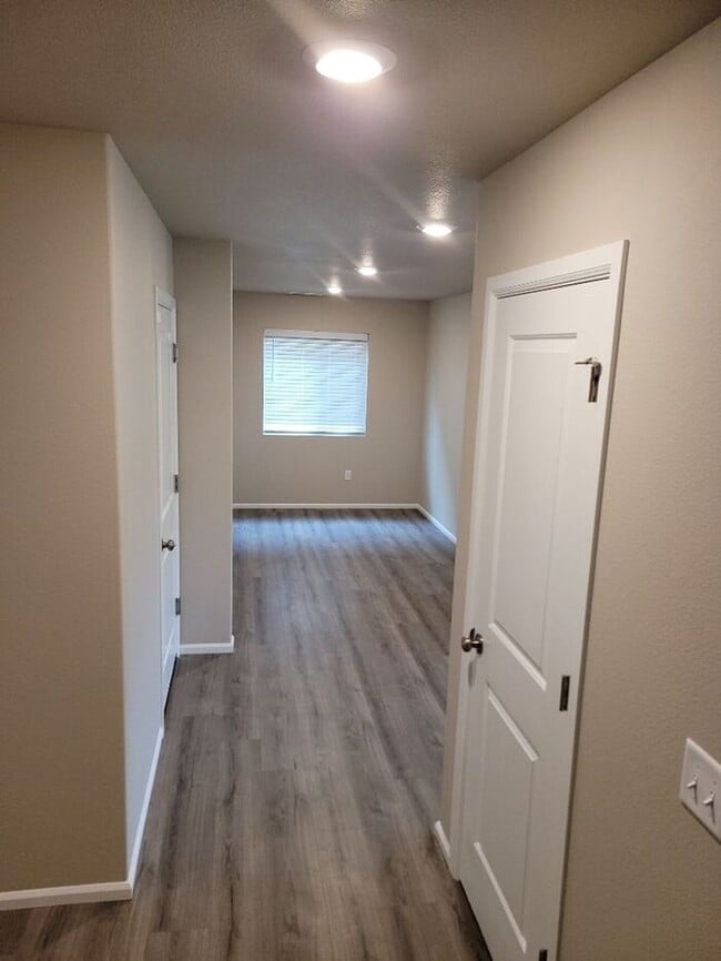 Building Photo - 4 Bed Plus Den in Sultan's New Daisy Crossing