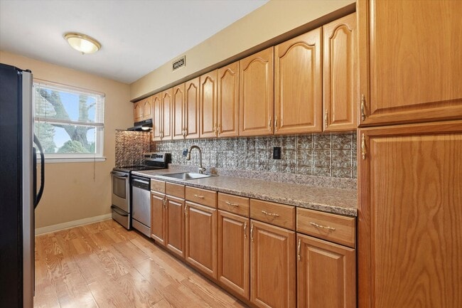 Building Photo - 3 Bed | 2.5 Bath Townhome in Wedgewood Estates – Available Now!