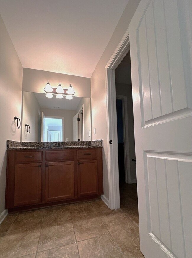 Building Photo - 5 Bedroom /4 Bath House in LAKELAND!!!