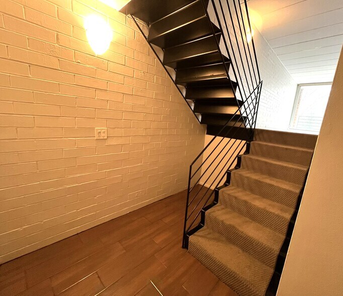 Stairs - 2 Floors - 630 Vernon Ave