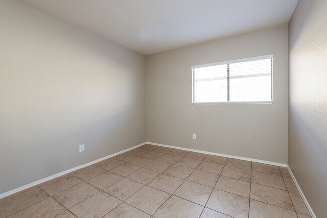 Building Photo - 1774 W Summer Dawn Dr