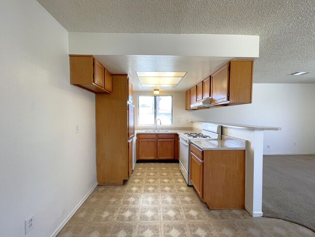 Building Photo - AVAILABLE NOW!! 2 Bedroom 2 Bathroom Condo...