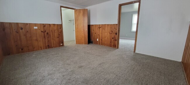 Building Photo - 9901 Yorkshire Rd