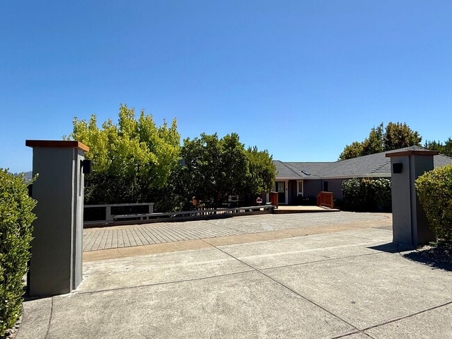 Building Photo - PANORAMIC BAY VIEW ESTATE IN PRESTIGIOUS TIBURON