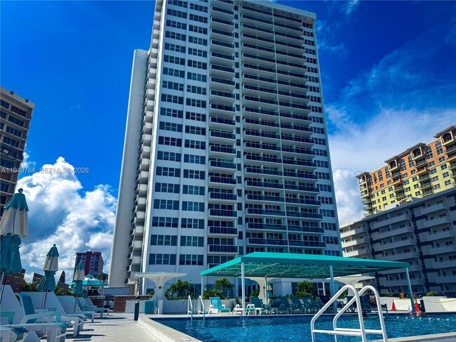 Building Photo - 3140 S Ocean Dr