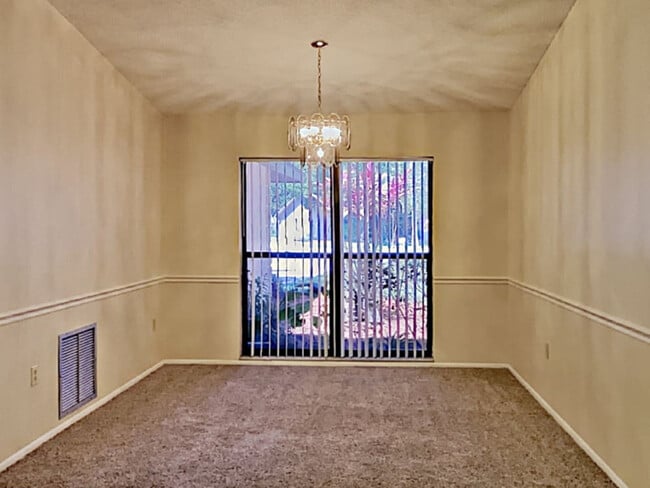 Building Photo - 5025 79th Ave Dr E