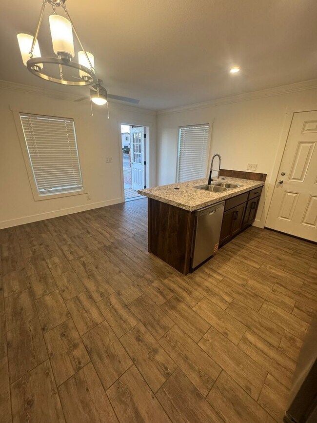 Building Photo - 632/634 Edna Lane