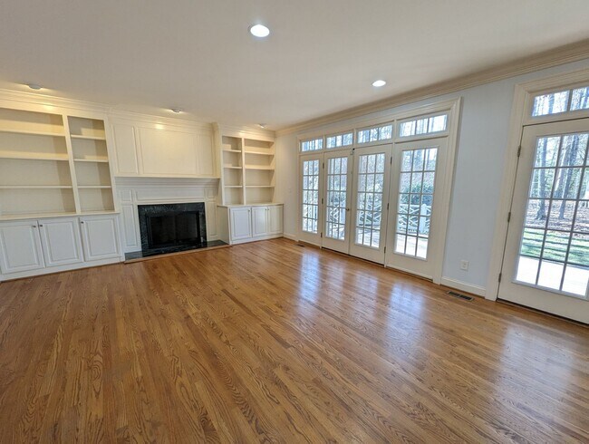 Building Photo - 325 Yorkshire Dr