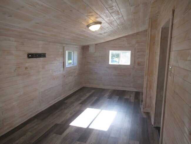Building Photo - Check out this beautifully renovated white...