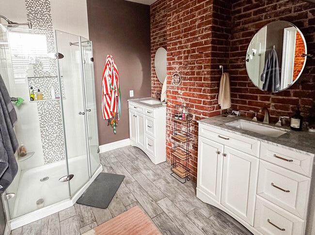 Building Photo - 276 46th St