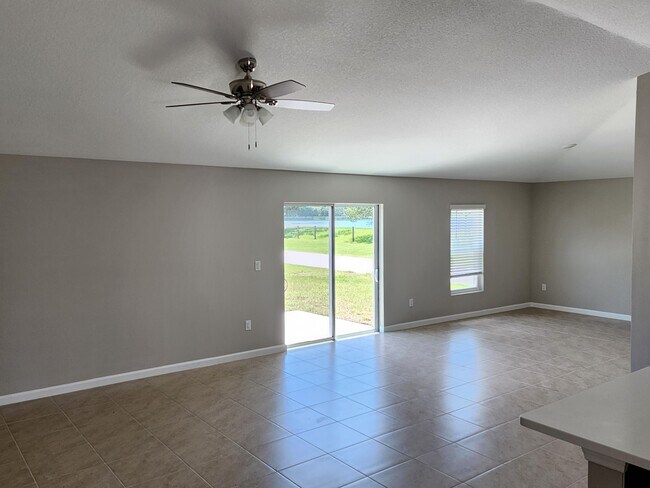 Building Photo - 3197 SW Armucher St