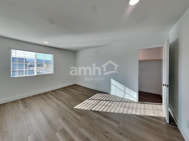 Building Photo - 5734 Las Vegas Crk St