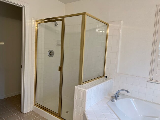 Building Photo - Beautiful 4 Bedroom 3 Bathroom in Folsom