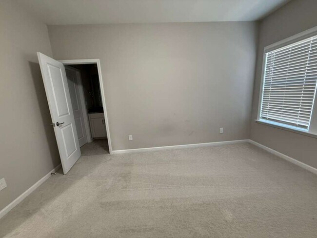 Building Photo - 128 Reids Cv Dr