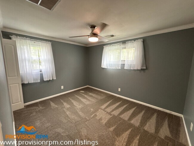 Building Photo - 1410 Evergreen Rd
