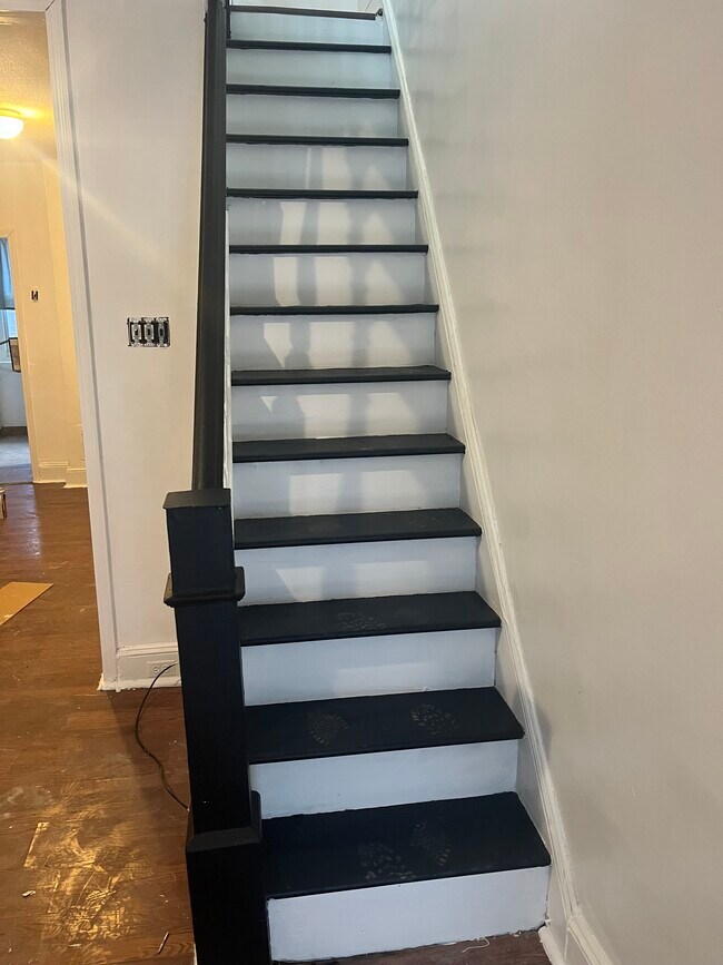 Building Photo - 233 N Avondale St