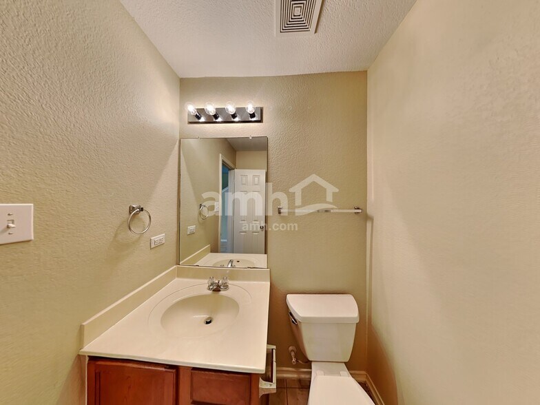 Building Photo - 523 Cormorant