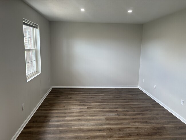 Building Photo - Ivy Ridge Apartments 147-155