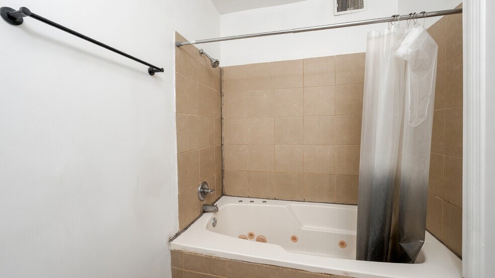 Building Photo - 1016 W Cullerton St