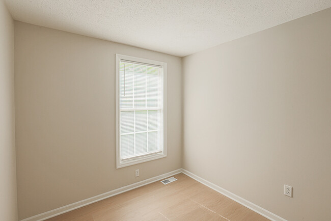Building Photo - Beautiful 3 Bedroom Home with 2.5 Bathrooms