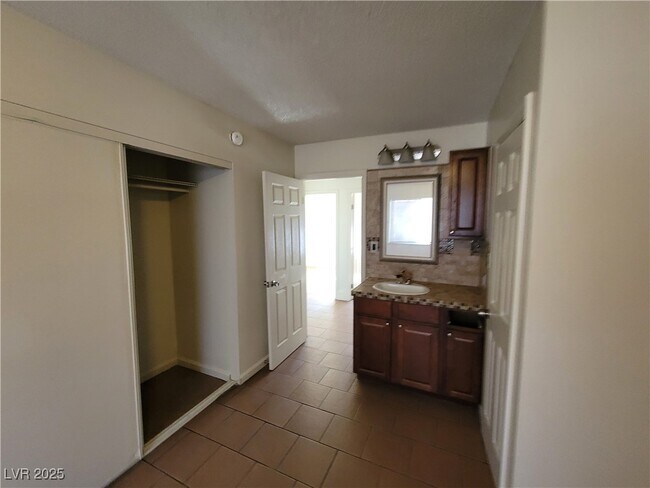 Building Photo - 3908 Montebello Ave