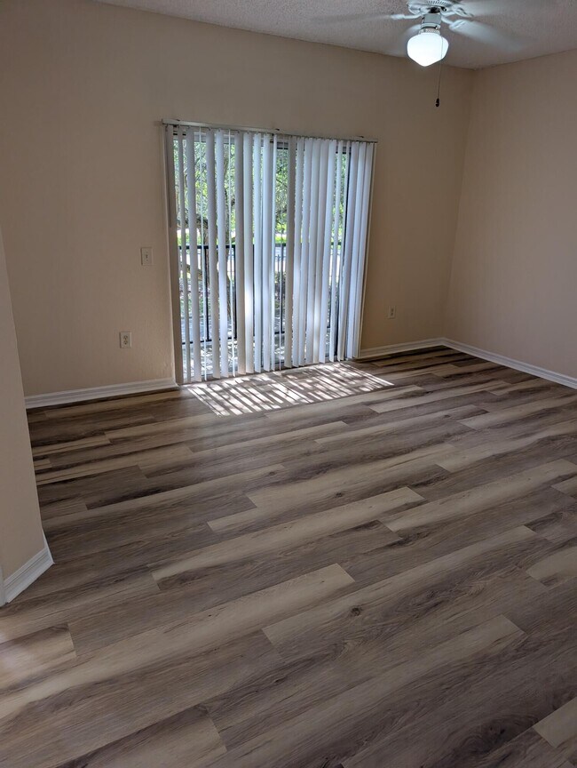Building Photo - 350 Crestwood Cir