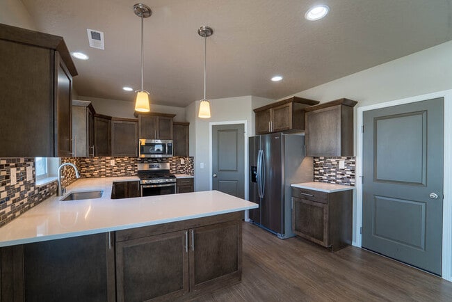 Building Photo - 705 Condor Dr