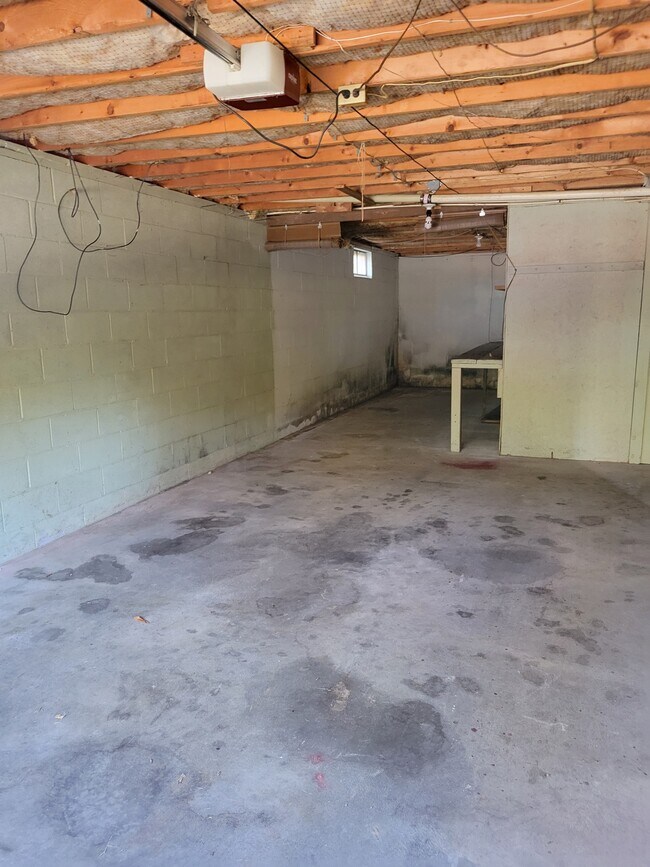 Building Photo - 1263 Newburg Rd