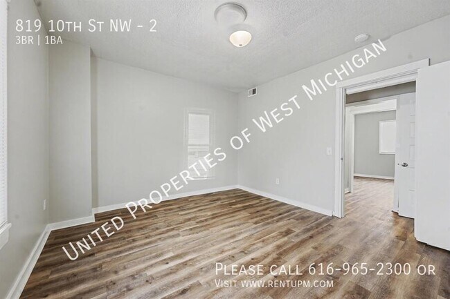 Building Photo - 819 10th St NW