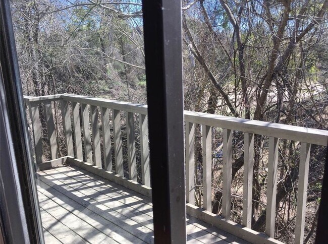 Building Photo - Completely Remodeled Townhouse in the hear...