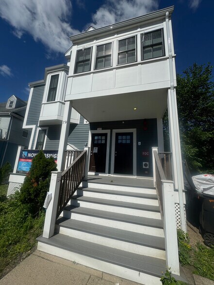 Building Photo - 79 Linden St