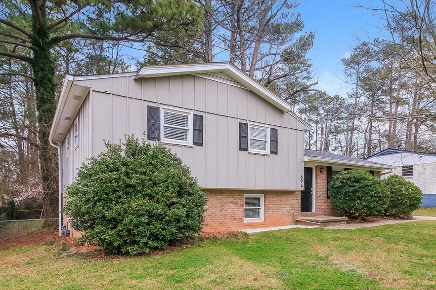 Building Photo - 694 Dixon Rd