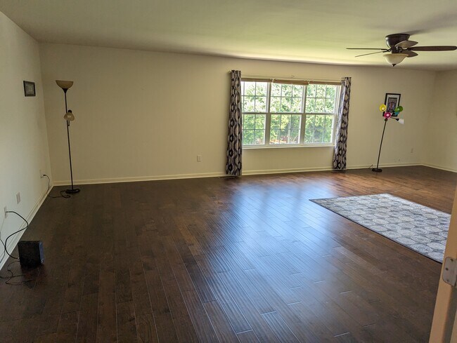 Building Photo - 5 Auction Dr