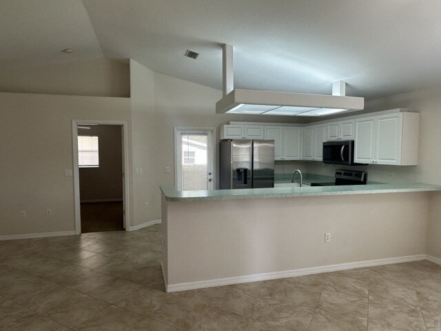 Building Photo - Spacious 2-Bed, 2-Bath Home in Venice with...