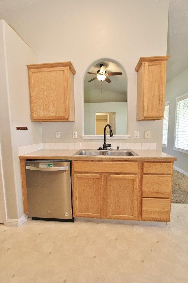Building Photo - 705 Spruce Creek Dr