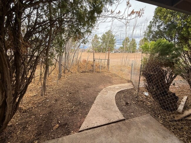 Building Photo - Price Reduced!! 2 bed 1 Bath - Contact Property Pros