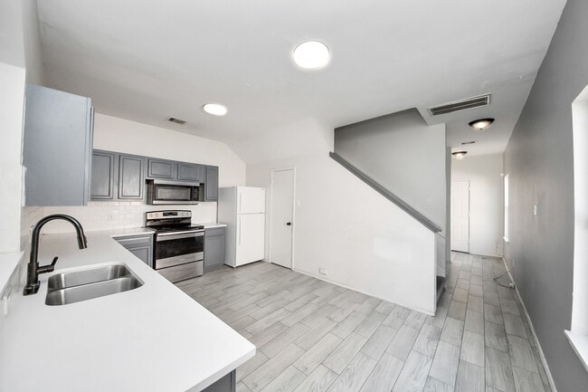 Building Photo - 10217 Teneha Dr