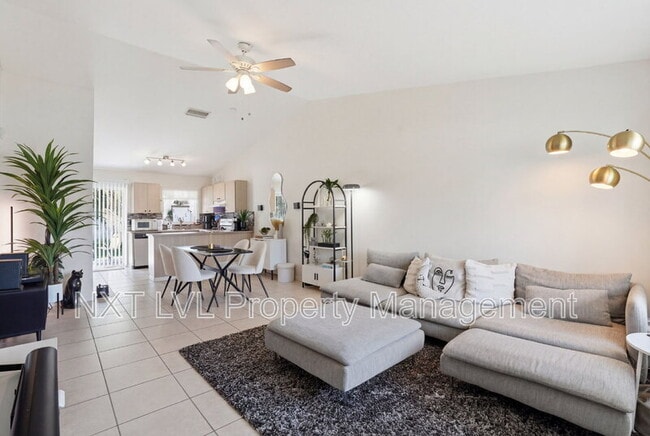 Building Photo - 8402 Matanzas Rd