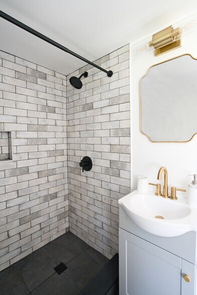 Building Photo - 4413 Albany Post Rd