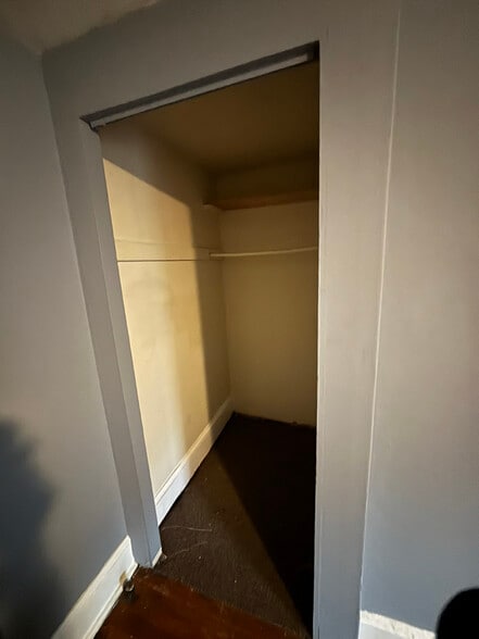 Building Photo - 811 W Main St