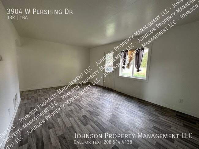 Building Photo - 3904 Pershing Dr