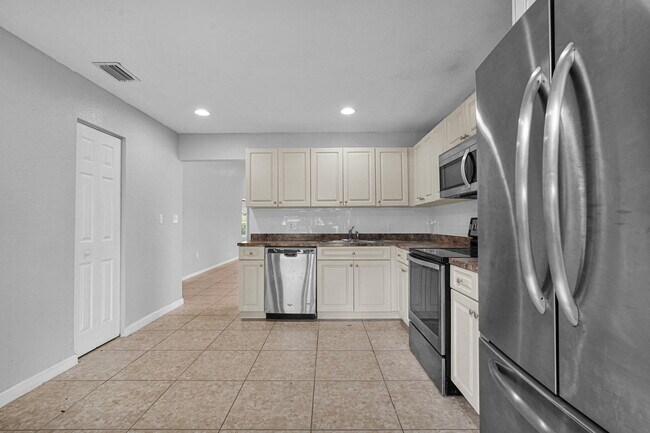 Building Photo - 520 Southridge Rd
