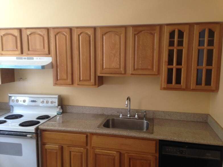 Kitchen - 4032 Maywood street