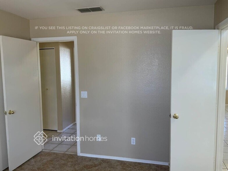 Building Photo - 9212 W Charleston Ave